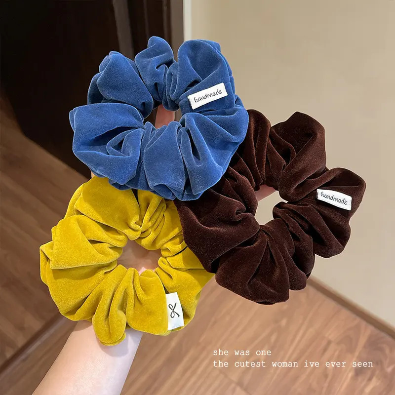 ربطة شعر مخملية بتصميم كوري بس - مراجعة Travel Accessories Aesthetic وسعره